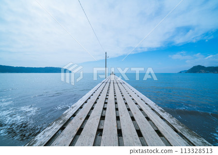 漂浮在海中的原岡碼頭 113328513