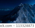 黎明前雪中的西穗高岳 113328873
