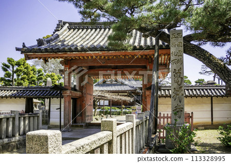Fujiidera Four-legged Gate, Fujiidera City, Osaka Prefecture 113328995