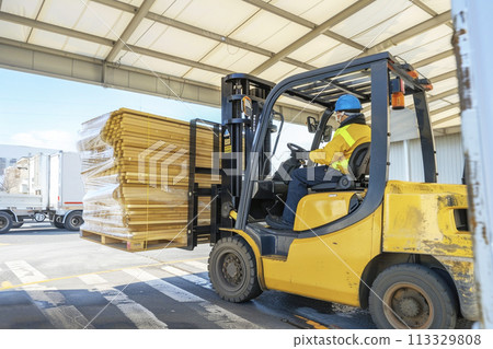 AI-generated image: Worker carrying goods with a forklift AI-generated image: Worker carrying goods with a forklift 113329808