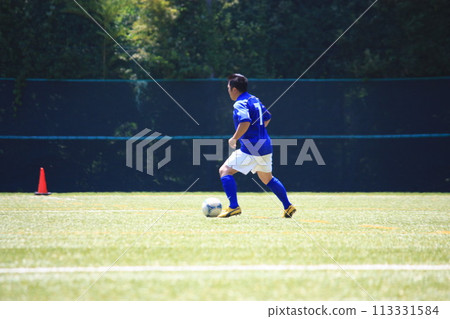 成年男子足球比賽 113331584