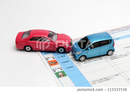 Traffic accident insurance image 113333536