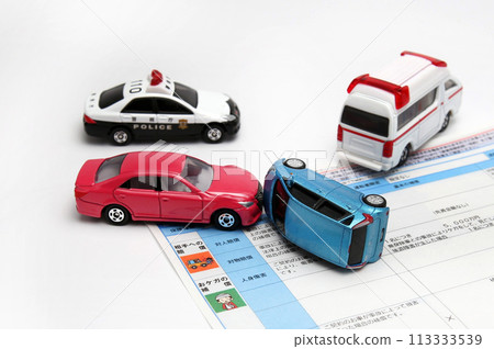 Traffic accident insurance image 113333539
