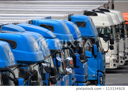 Lined up truck image 113334928