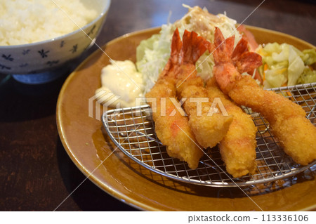 Fried shrimp set meal 113336106
