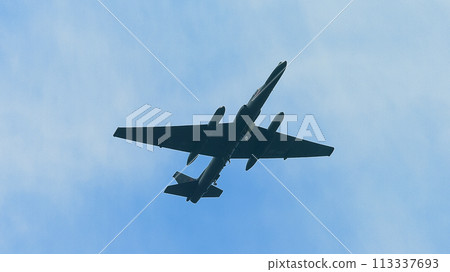 US Air Force U-2 reconnaissance plane ascending US Air Force U-2 reconnaissance plane ascending 113337693