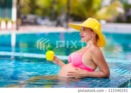 Pregnant woman in swimming pool. Healthy pregnancy Pregnant woman in swimming pool. Healthy pregnancy 113340291