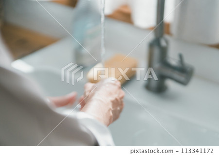 Washing Dishes, female, females 113341172