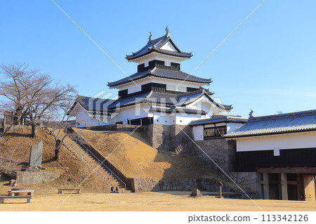 Shirakawa-Komine Castle's Gosankai Yagura Tower, Mae-Gomon Gate, and Honmaru Ruins (Joyama Park) Shirakawa-Komine Castle's Gosankai Yagura Tower, Mae-Gomon Gate, and Honmaru Ruins (Joyama Park) 113342126