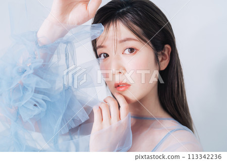 年輕女性的時尚與美麗形象 113342236