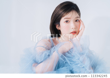 年輕女性的時尚與美麗形象 113342245