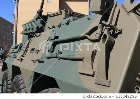 Equipment on the Ground Self-Defense Force's armored vehicles Equipment of the Engineering Battalion Shovels and pickaxes installed on armored vehicles 113342259