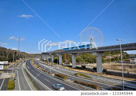 <Aichi Prefecture> Nagakute City Cityscape: Ferris wheel at Expo Park and Aichi Rapid Transit Tobu Kyuryo Line (Linimo) 113345944