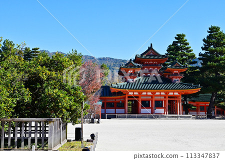 平安神宮大極殿與右近橘 - 京都的旅遊景點 - 秋天的京都旅遊景點 113347837