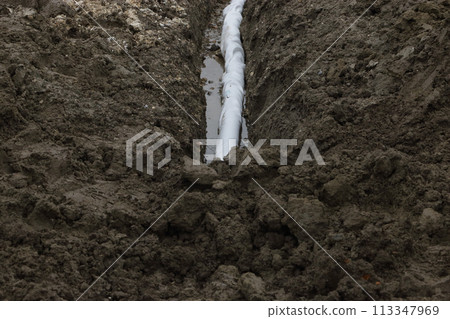 Underdrain perforated drainage pipe installation work 113347969