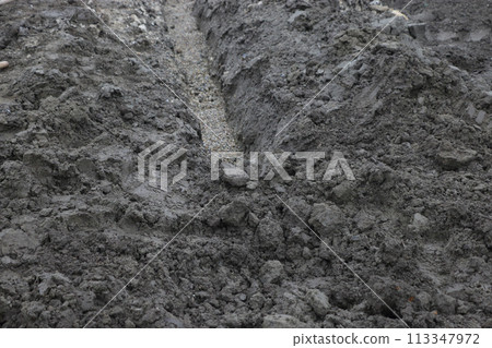 Underdrain perforated drainage pipe installation work 113347972