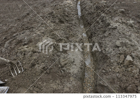 Underdrain perforated drainage pipe installation work Underdrain perforated drainage pipe installation work 113347975