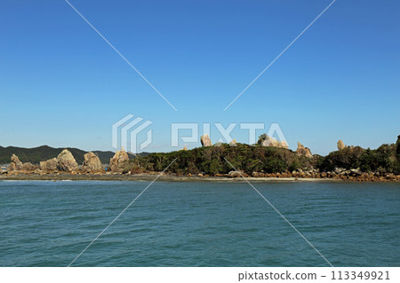 Hashikui Rock on the coast of Kushimoto Town Hashikui Rock on the coast of Kushimoto Town 113349921