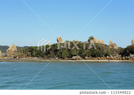 Hashikui Rock on the coast of Kushimoto Town Hashikui Rock on the coast of Kushimoto Town 113349922