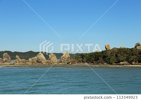 Hashikui Rock on the coast of Kushimoto Town Hashikui Rock on the coast of Kushimoto Town 113349923