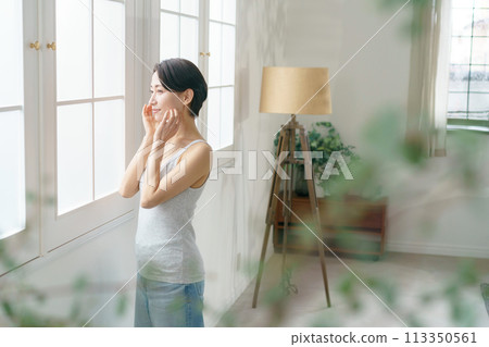 Skin-care woman in her 30's 113350561