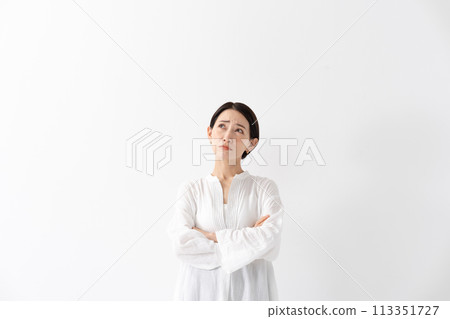 Think middle women 113351727