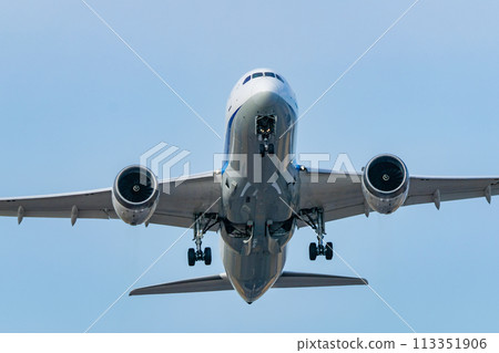 Plane taking off 113351906