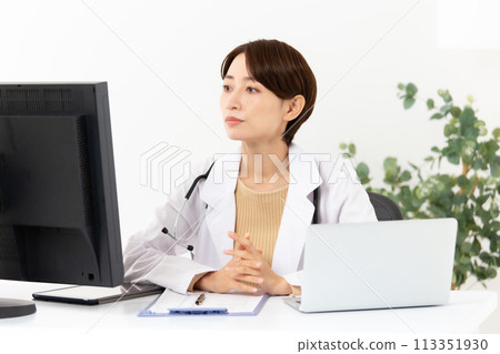 Woman in white coat online medical consultation 113351930
