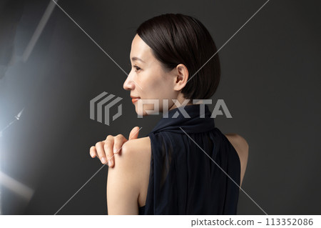 cool beauty black background 113352086