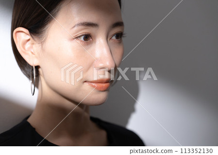 cool beauty light 113352130
