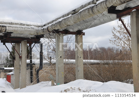 The main provides the city with hot water. Selective focus. The pipes of the central heating system The main provides the city with hot water. Selective focus. The pipes of the central heating system 113354534