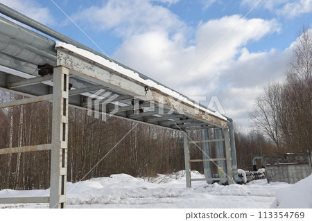 The main provides the city with hot water. Selective focus. The pipes of the central heating system The main provides the city with hot water. Selective focus. The pipes of the central heating system 113354769