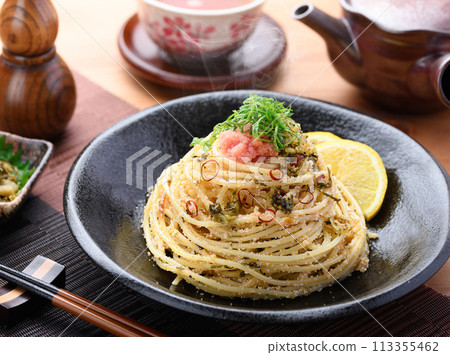 Japanese-style pasta with mustard greens and cod roe 113355462