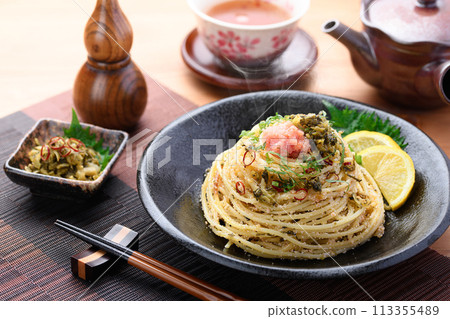 Japanese-style pasta with mustard greens and cod roe Japanese-style pasta with mustard greens and cod roe 113355489
