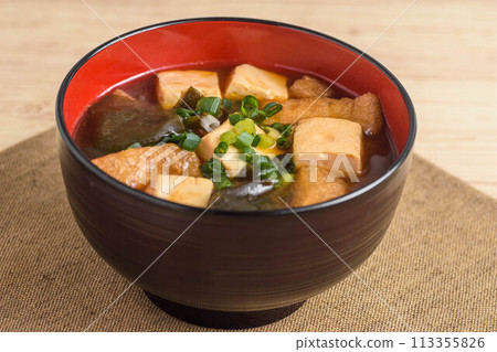 配料豐富的紅味噌湯 113355826