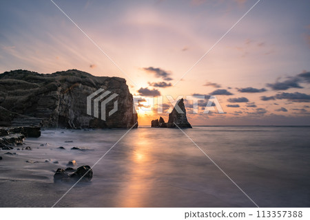 Sunrise at Candle Rock on Oonamitsuki Coast, Onjuku Town, Isumi District, Chiba Prefecture 113357388