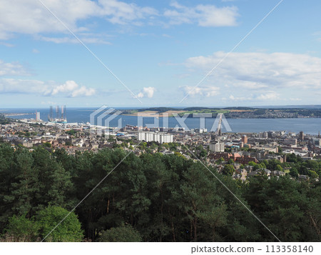 Aerial view of Dundee from Law hill 113358140