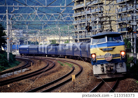 2004: EF6650 Blue Train Comet and Akatsuki running on the Tokaido Line 2004: EF6650 Blue Train Comet and Akatsuki running on the Tokaido Line 113358373