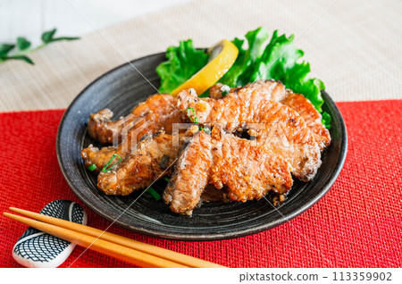 Deep-fried seared bonito Deep-fried seared bonito 113359902