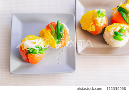 煙燻鮭魚手鞠壽司 113359968