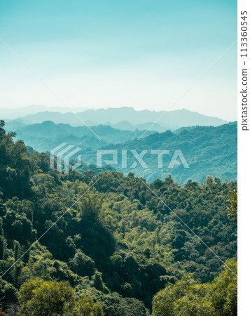 層層疊疊的山巒 層層疊疊的山巒 113360545