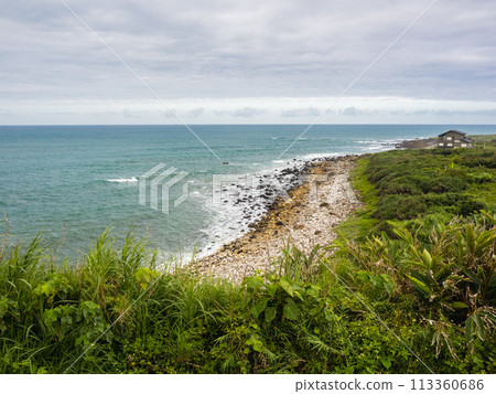 海邊草地與小屋 海邊草地與小屋 113360686