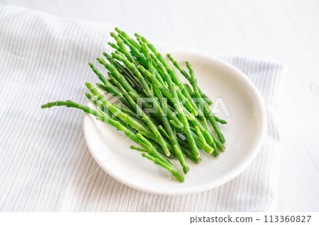 Sea asparagus on a plate 113360827