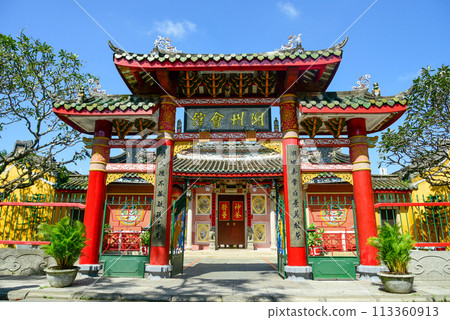 Beautiful streetscape of Hoi An in Vietnam, famous for its lanterns 113360913