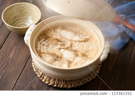Sea bream rice cooked in a clay pot Sea bream rice cooked in a clay pot 113361352