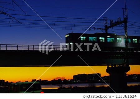 Keio Line passing over Tamagawa Bridge early in the morning Keio Line passing over Tamagawa Bridge early in the morning 113361624