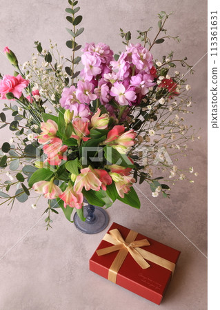 Spring flower arrangements and gifts 113361631