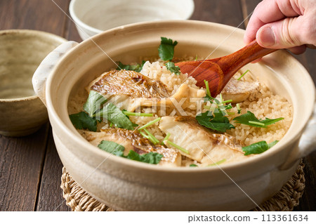 砂鍋煮鯛魚飯 砂鍋煮鯛魚飯 113361634