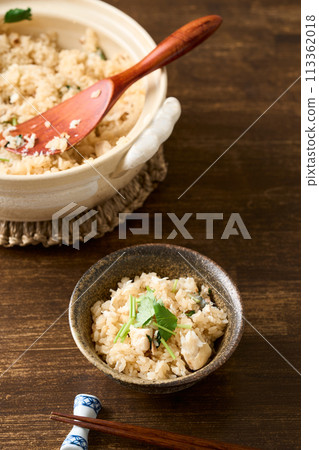 Sea bream rice served in a rice bowl 113362018