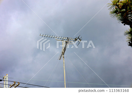 富田林市寺內町面向生駒山、摩耶山的兩組UHF天線 富田林市寺內町面向生駒山、摩耶山的兩組UHF天線 113363168